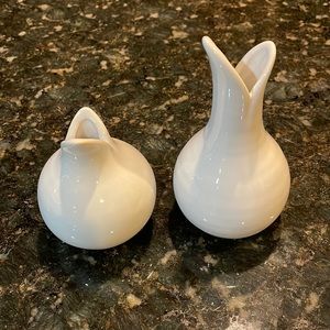 SET OF 2 FLOWER VASES